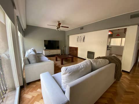 Top Airbnb: Spacious apartment a few meters from Plaza España in Mendoza