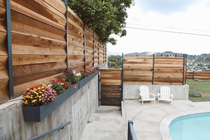 Hilltop house w/ views and pool gallery image 4