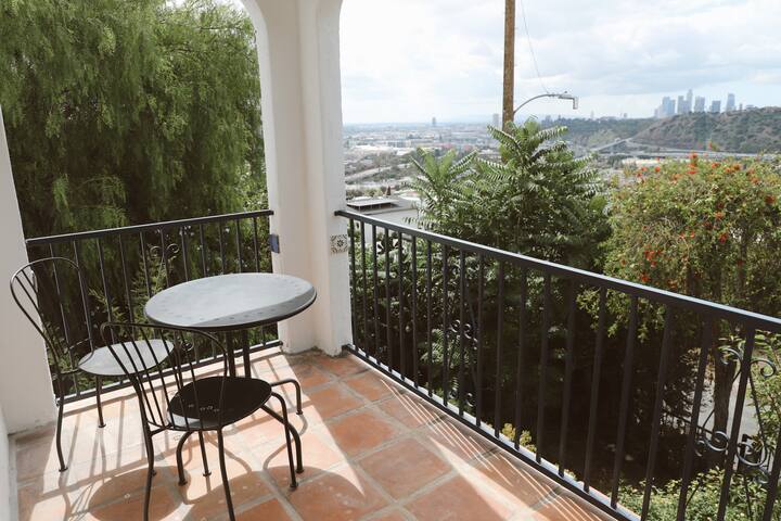 Hilltop house w/ views and pool gallery image 5