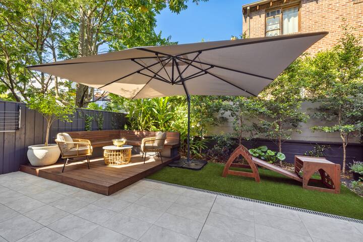 Slick 3 Bed 2 Bath Modern Reno, Backyard & Parking gallery image 4