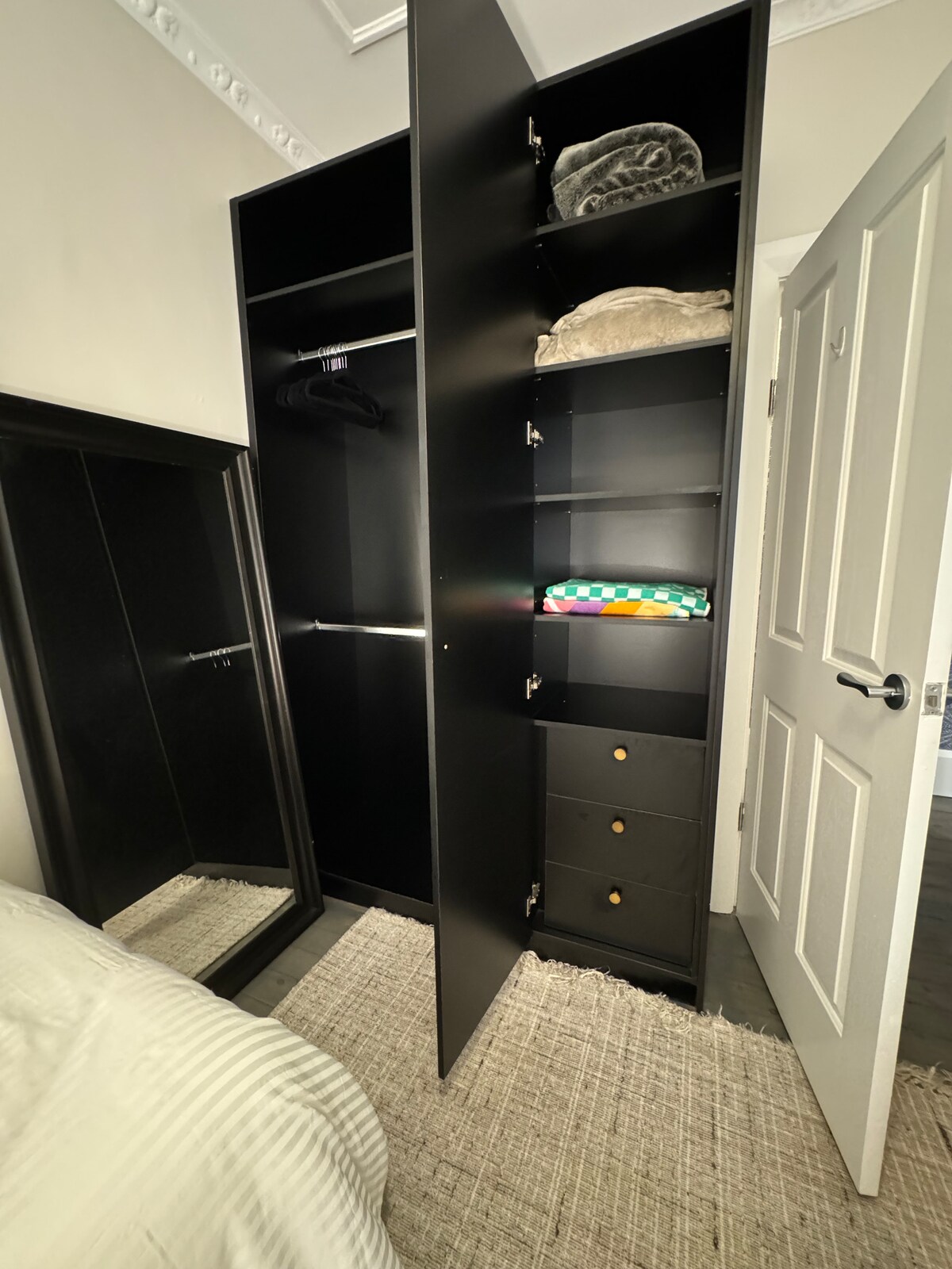 Kledingkastgegevens (slaapkamer 2) 