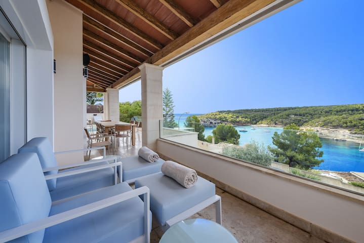 Luxury Villa with sea views gallery image 3