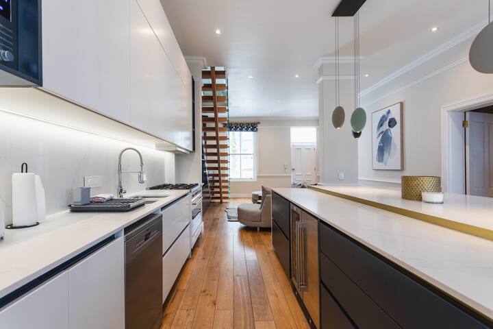 The Legacy Villa | Green Point | Jacuzzi gallery image 4