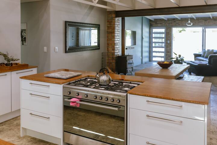 Spacious Family Home | Wood Fired Hot Tub gallery image 2