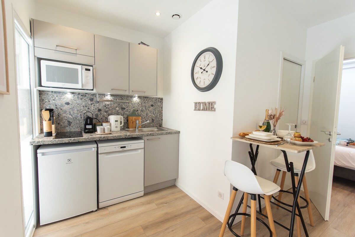 Successful Airbnb property: Lodge 5 Cocooning + Parking + wifi + Tramway in Neudorf Musau