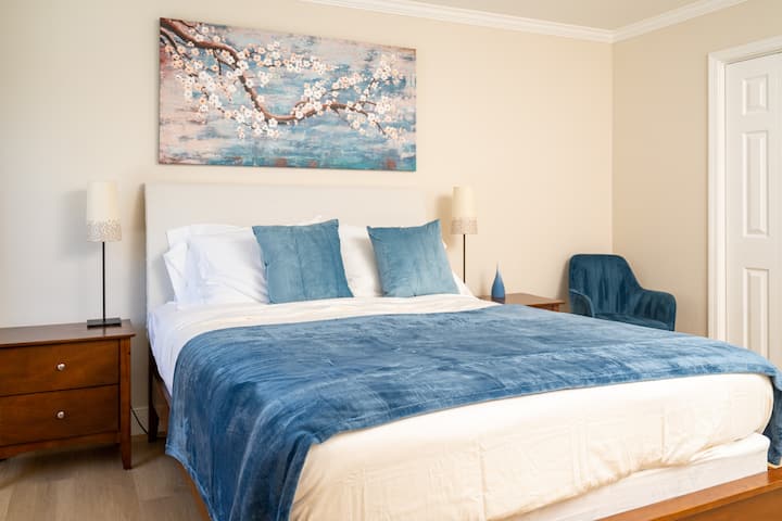 Profitez de la décoration simple et moderne et des touches confortables dans chaque pièce