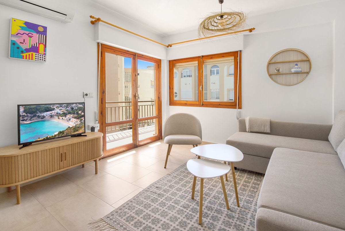Popular Airbnb listing: RBL Paraíso Moraira Beachfront apartment in Teulada