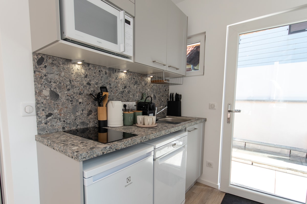 Popular Airbnb listing: Lodge 13 Marvelous Time + Pkg + Tram + Wifi in Neudorf Musau