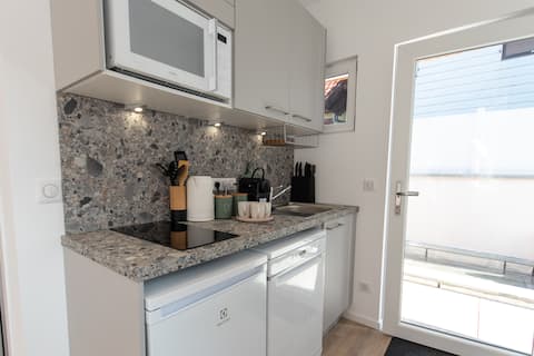 Popular Airbnb listing: Lodge 13 Marvelous Time + Pkg + Tram + Wifi in Neudorf Musau