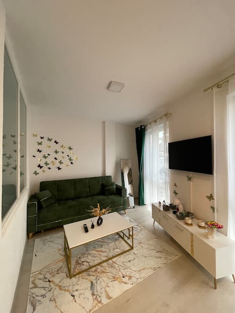 Popular Airbnb listing: Cozy apartment, downtown, Cluj in Cluj