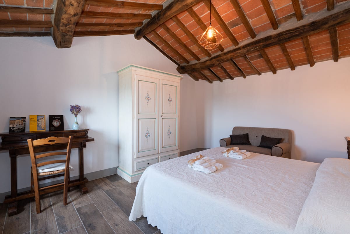 Antico Casale — Piscina privata e vista su Cortona — 16