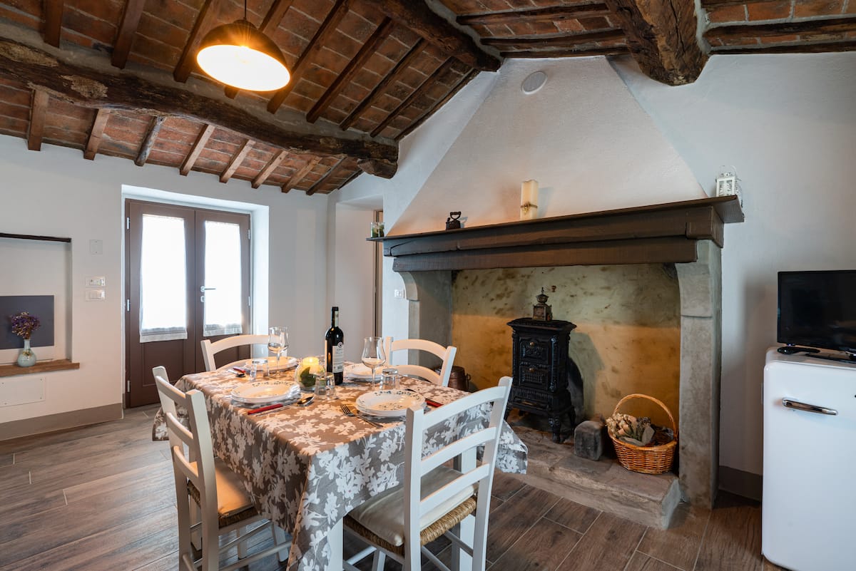 Antico Casale — Piscina privata e vista su Cortona — 11