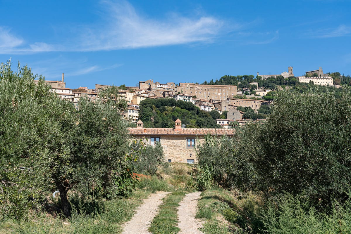 Antico Casale — Piscina privata e vista su Cortona — 36