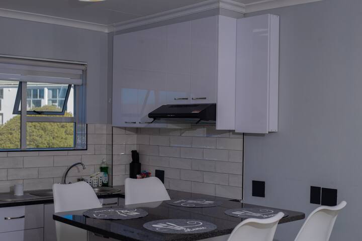 Meah Lane Guests @ Bigbay beach club gallery image 5