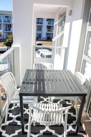 Meah Lane Guests @ Bigbay beach club gallery image 3