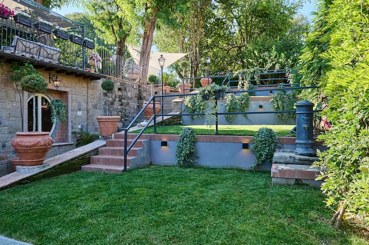 Domus Luxury Gianicolo Villa gallery image 3