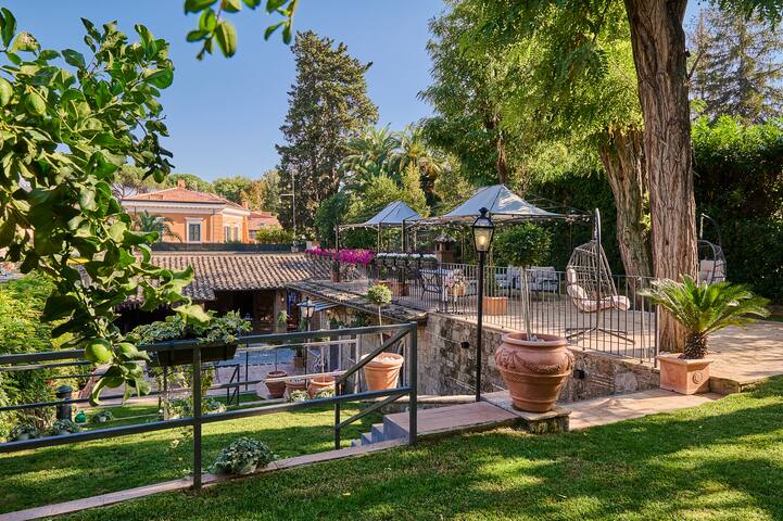 Domus Luxury Gianicolo Villa gallery image 2