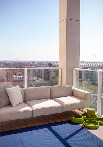 Modern flat 16° floor – Terrace with skyline view gallery image 2