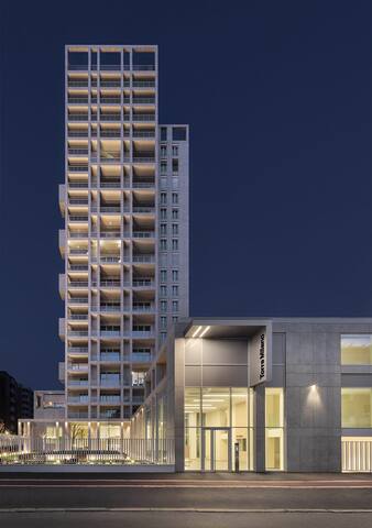 Modern flat 16° floor – Terrace with skyline view gallery image 5
