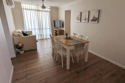Airbnb con mejor rendimiento: Centrally located apartment with 2 bedrooms and parking (cost not included) en Departamento La Capital