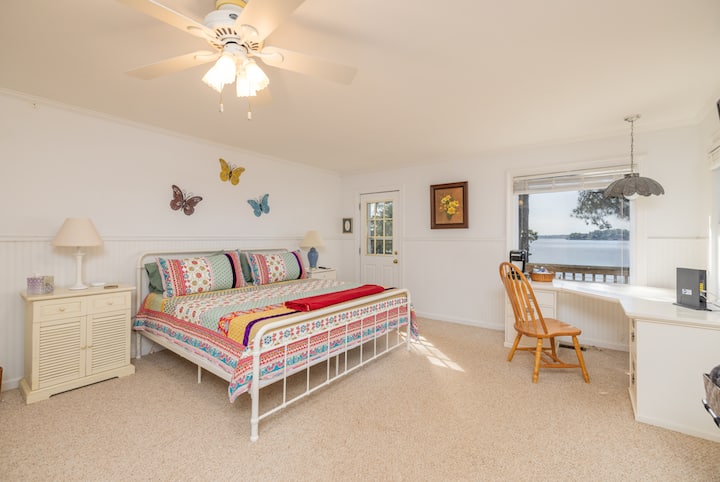 King-size bed, dresser, ceiling fan, walk-in closet, and full bath – sleeps 2 comfortably.  Great desk to do some work