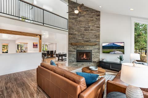 Upgraded Golf View Home, Hot Tub, Waterpark Passes