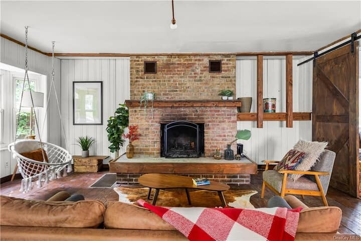 宽敞的空间可供出入主起居室区域