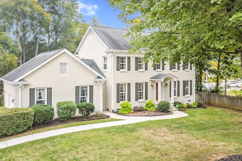 Downtown Charm & Backyard Dream