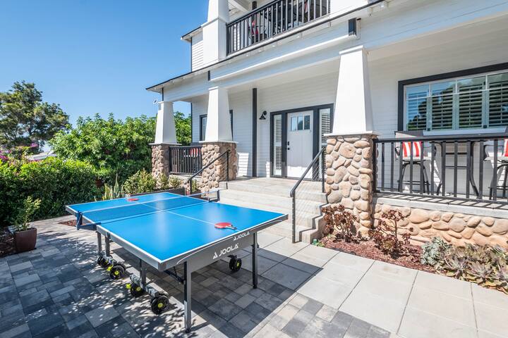 Modern Lux Home: Sleeps 12 and Close to Downtown! gallery image 3