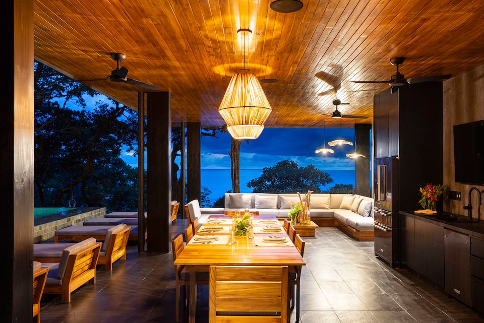Perla Negra, a dark-timber villa above the Pacific, Puerto Carrillo, Guanacaste, Costa Rica, photo 4 of 10