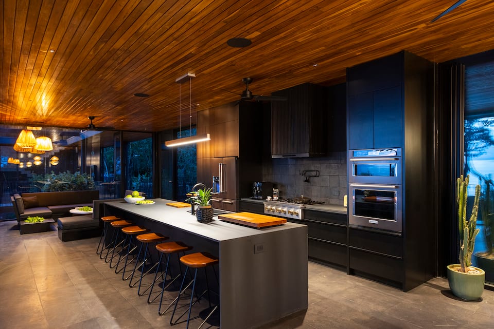 Perla Negra, a dark-timber villa above the Pacific, Puerto Carrillo, Guanacaste, Costa Rica, photo 8 of 10