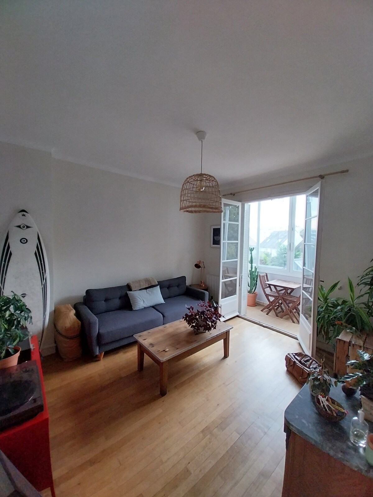 Top performing Airbnb: Charming 2-bedroom with Loggia in Villejean Beauregard