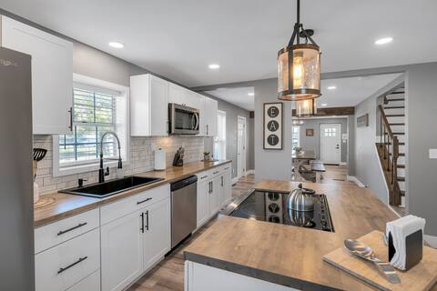 Spacious & Sleeps 16, Near Kings Island/Sports