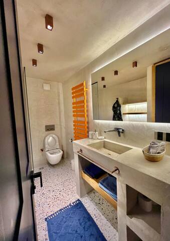 Penthouse Apartment with terraced sea view gallery image 5