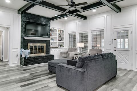 Great location with game room & sleeps 10