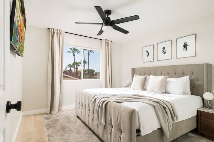 להתעורר לאור השמש הזורם דרך חלון חדר השינה שלנו. זה הולך להיות מקום מפלט שליו.