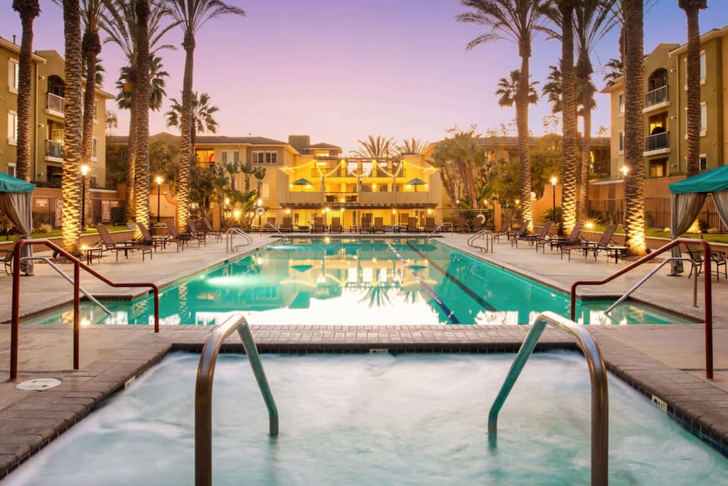 Airbnb Luxury 2BD/2BA Retreat - Near John Wayne Airport