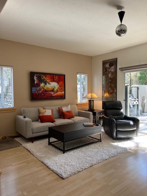 Successful Airbnb property: A Gem in Los Angeles with Executive Office in Monterey Park