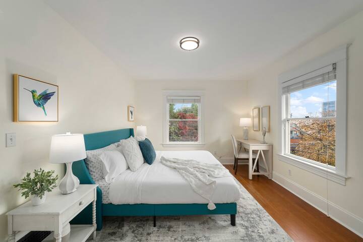 Cozy Oasis – 5BD/2BA – Arcade – Prime Location gallery image 2