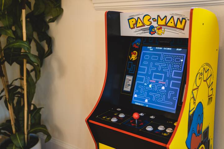 Cozy Oasis – 5BD/2BA – Arcade – Prime Location gallery image 5