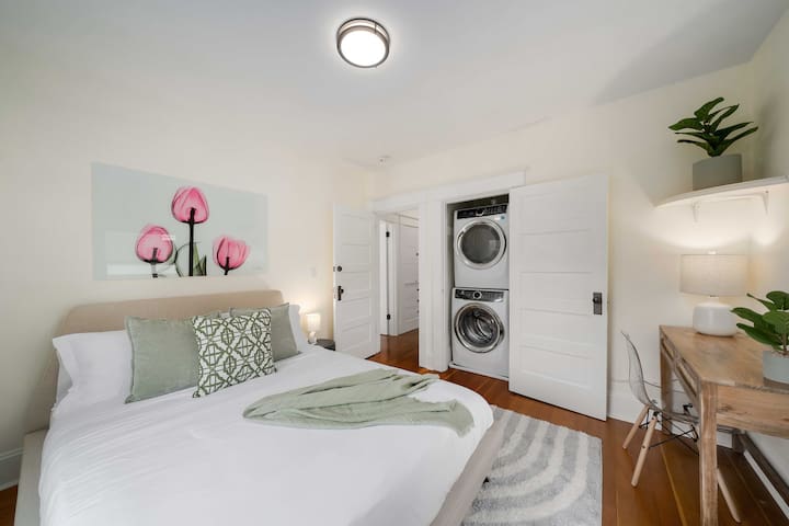 Cozy Oasis – 5BD/2BA – Arcade – Prime Location gallery image 4