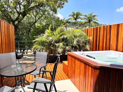 SkyView | Loft with Jacuzzi and Glass Ceiling