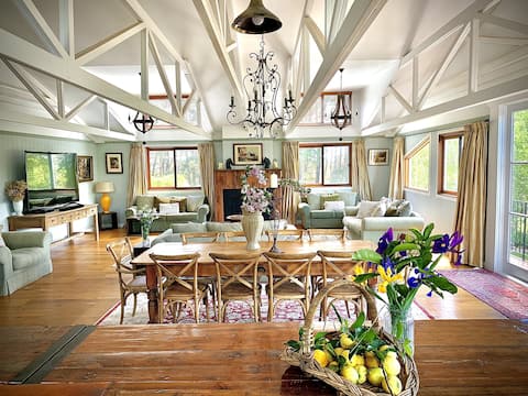 The Grange Berrima
Rural Retreat Sleeps 13