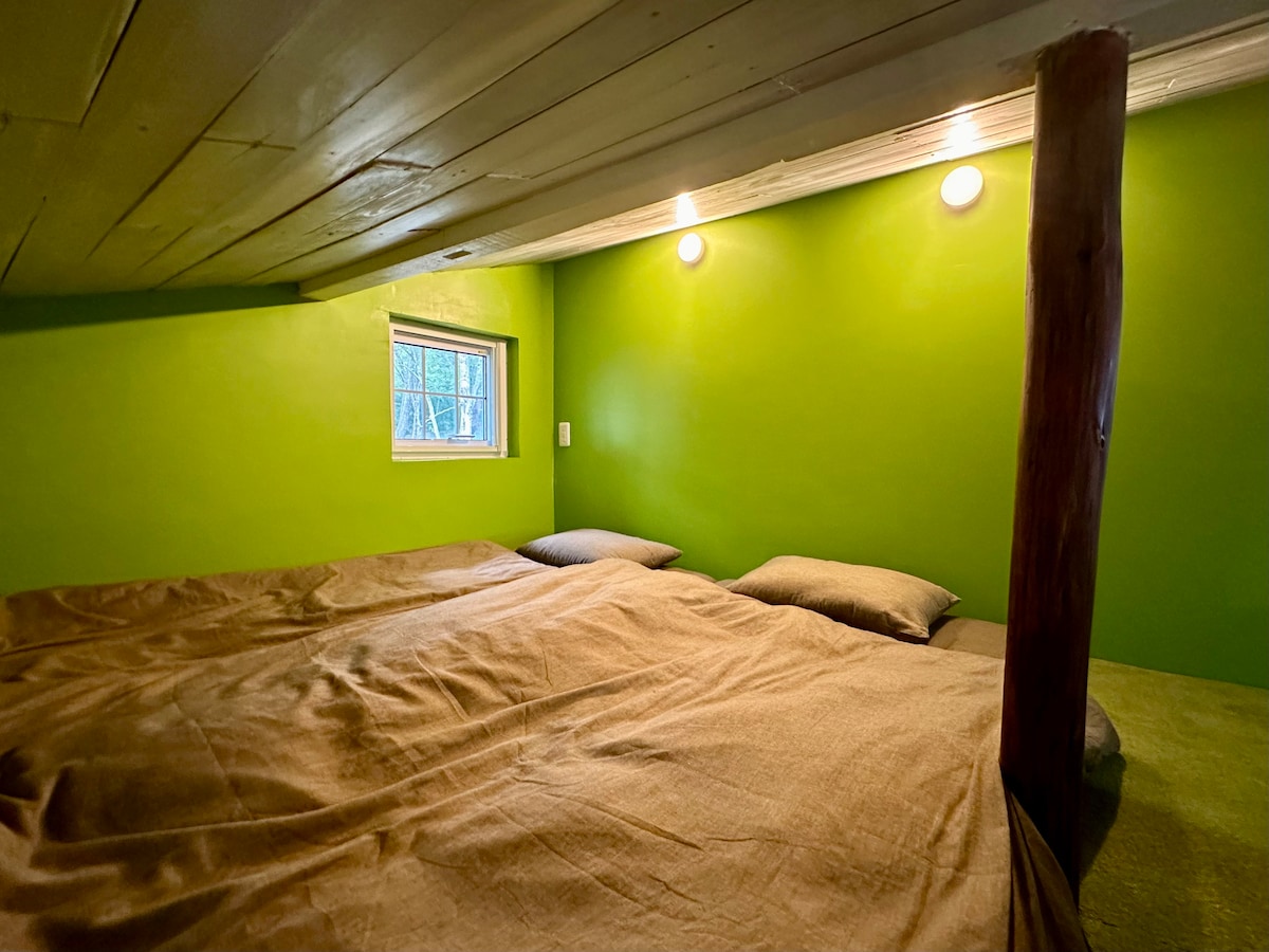 ロフトです。お布団2組敷けます。