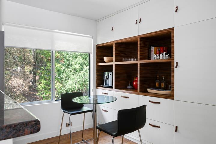 Midcentury Modern Retreat gallery image 5