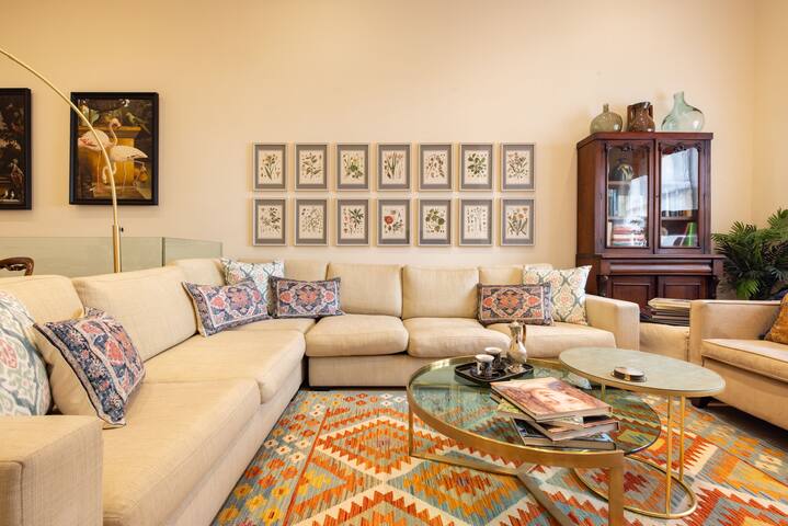 Paddington 3-Bed 5-Guest Large Apartment gallery image 5