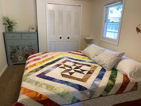 Charming & Private Carriage House in Lafayette