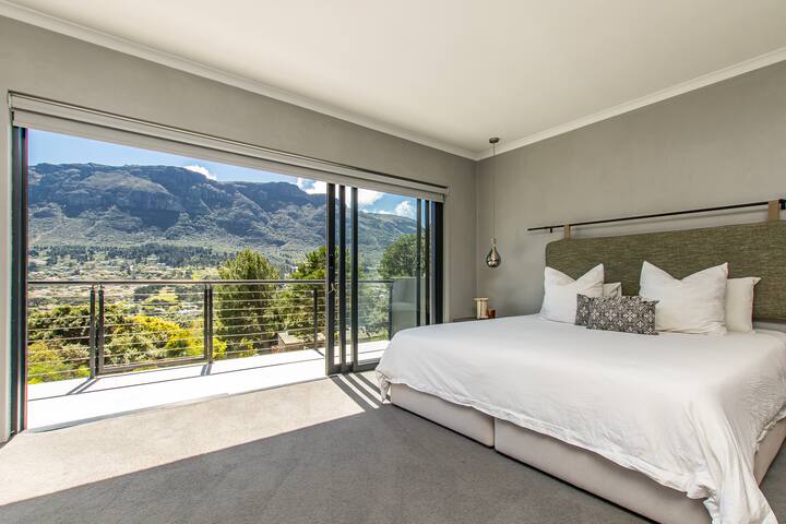 Luxury Pool Villa & Stunning Views! Garden, BBQ ! gallery image 2