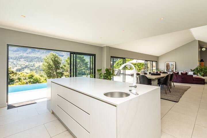 Luxury Pool Villa & Stunning Views! Garden, BBQ ! gallery image 5