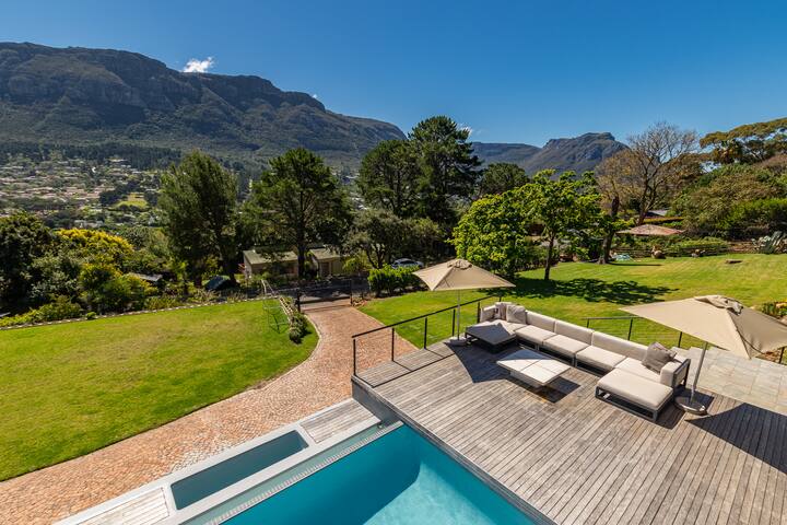 Luxury Pool Villa & Stunning Views! Garden, BBQ ! gallery image 3